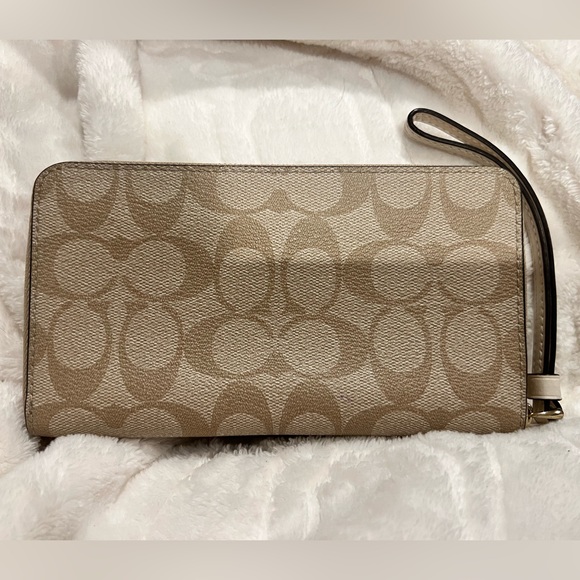 COACH Wallet NWT - Picture 2 of 8